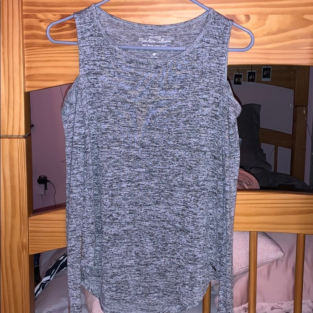 Open shoulder gray long sleeve shirt